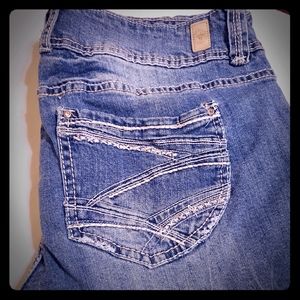 Series 31 Brand distressed light wash capris